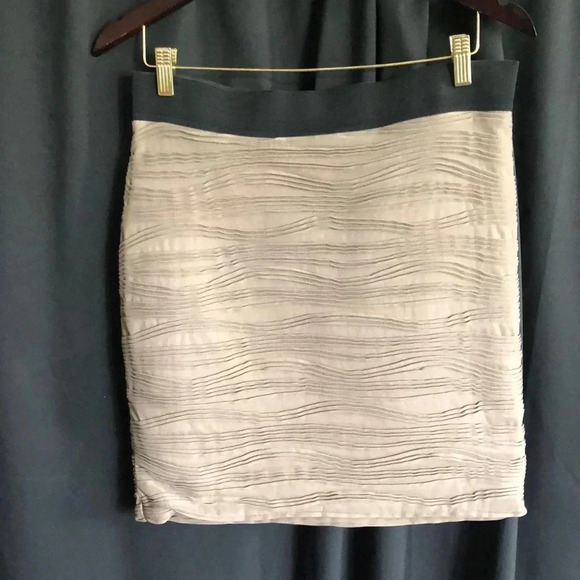 H&M textured beige Skirt‎ - Picture 1 of 4